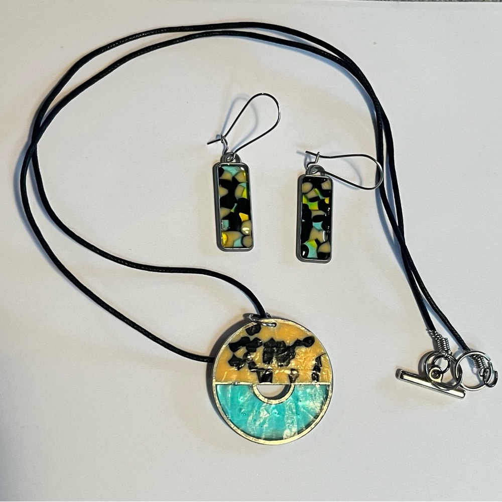Retro Glass Necklace and Earrings Set